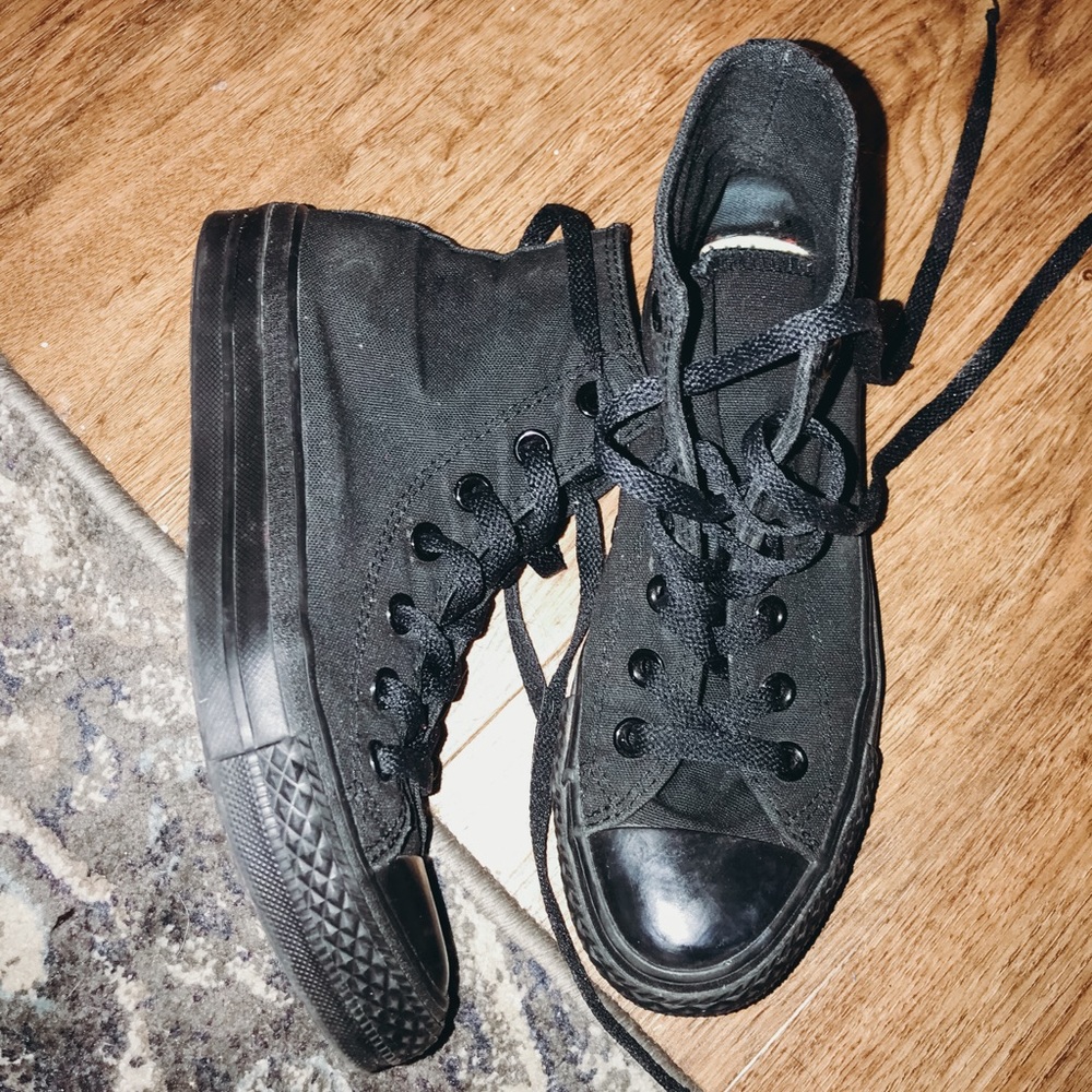 ALL BLACK HIGH TOP CONVERSE